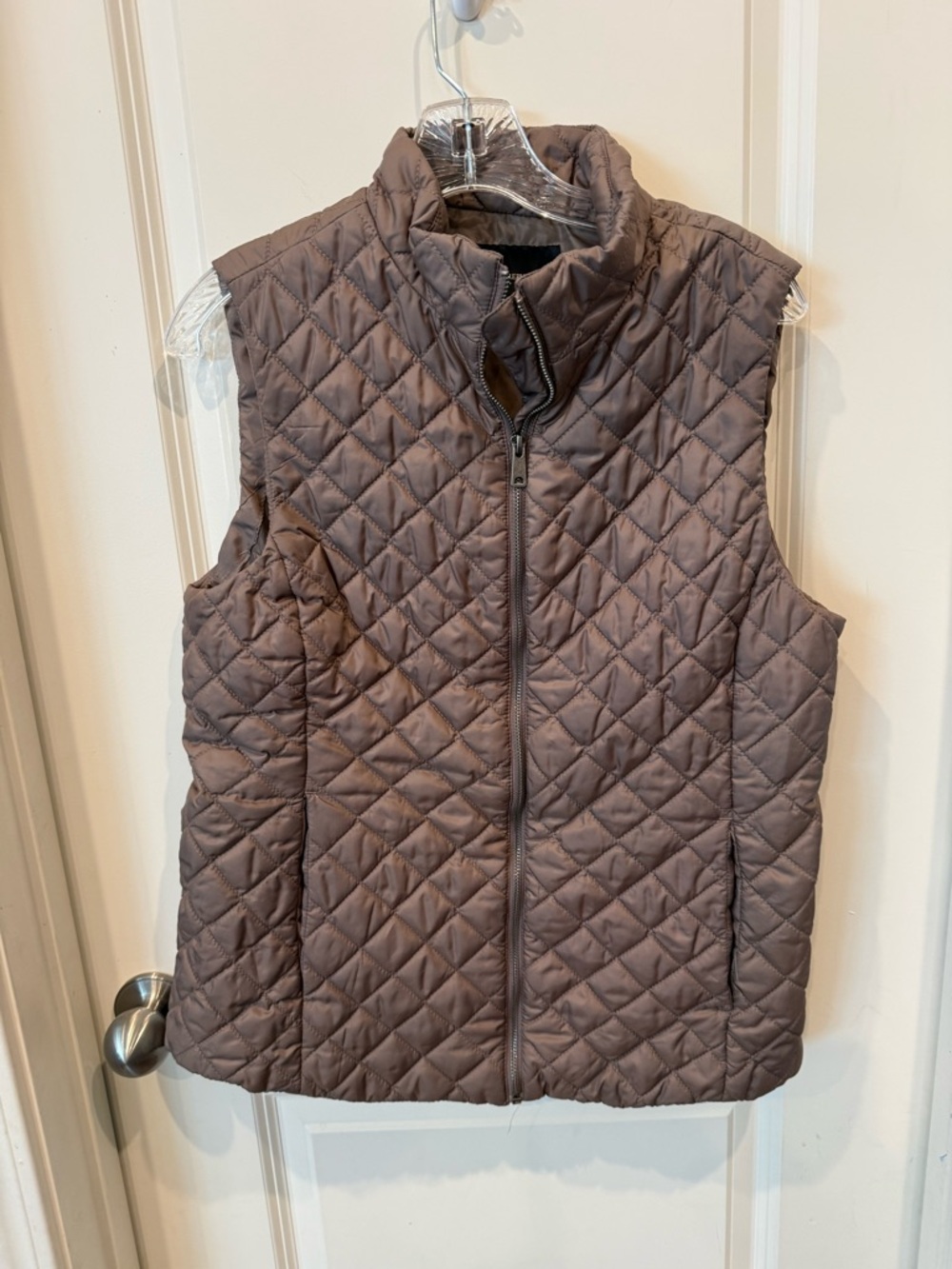 Banana Republic Quilted Sleeveless Vest in Taupe